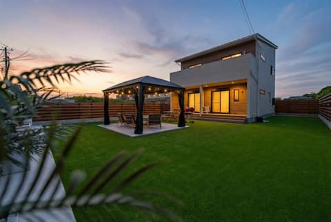 Close to the beach/BBQ/pets allowed/walking distance to a hot spring/10 people/convenience store nex