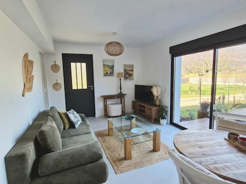 Little  house with garden terrace, 3*