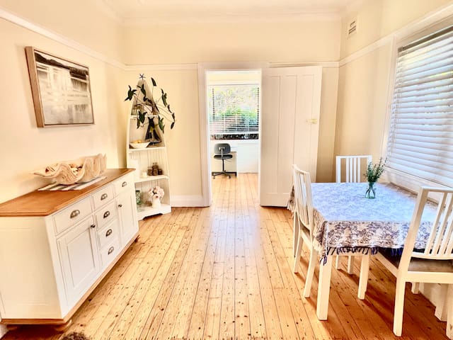 Queensie Beach Cottage