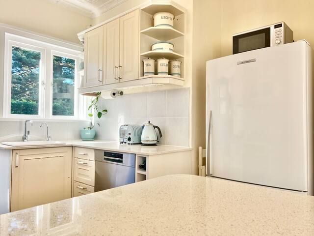 Queensie Beach Cottage gallery image 3