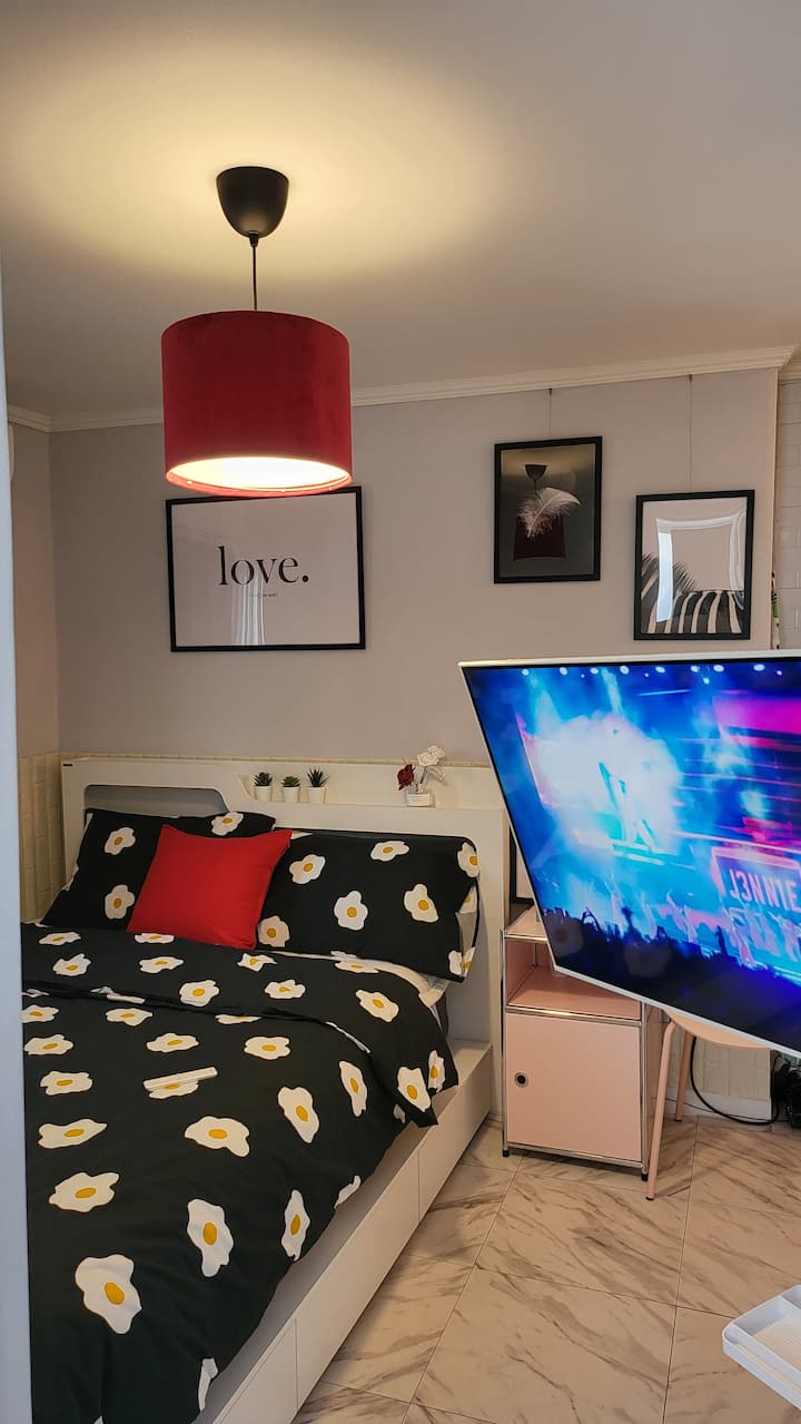 Двоен матрак и
Ако отворите прозореца
Можете да видите кулата Намсан.