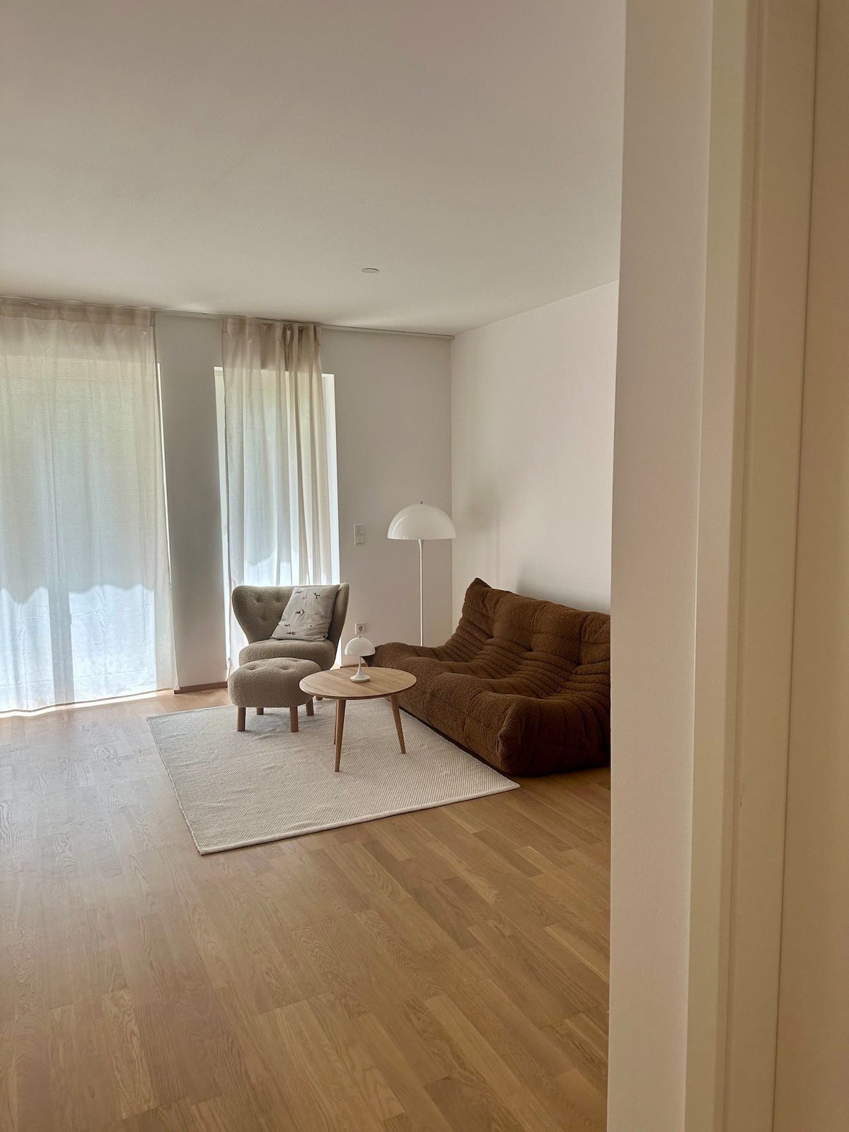 Popular Airbnb listing: Designer apartment in Maxvorstadt near the U-Bahn [subway] in Josephsplatz