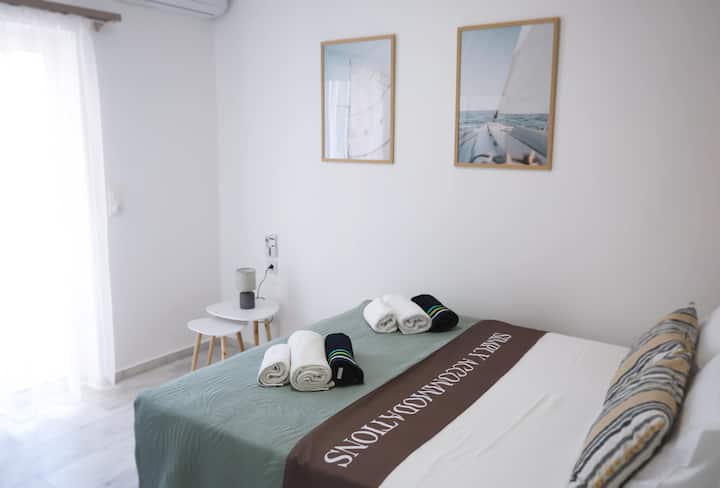 Comfortable Bedroom with Wooden Headboard and Fresh Linens