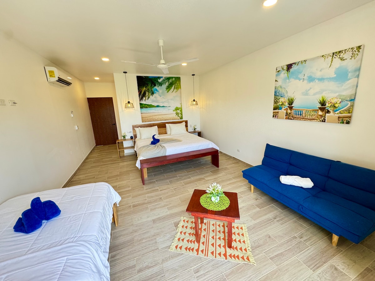 Dhoma e gjumit 2:

-Krevat dopio "King"
- Krevat tek
-Sófa Cama Azul
- Banjë e kompletuar
-Airea acondionado
- Ventilator tavani
-Terraza me pamje të bukura
-Alexa system ( muzikë )