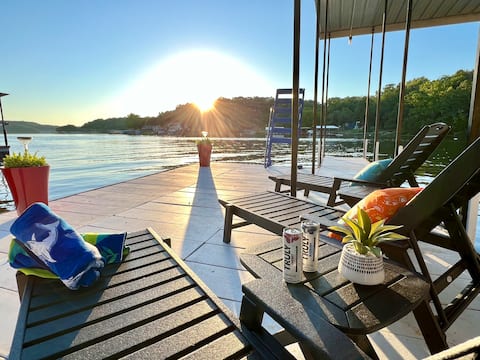 Private dock, SANDY beach, waterslide and more!