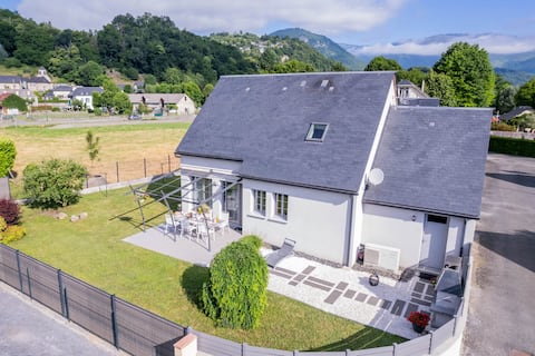 House, 4 to 8 people + garage