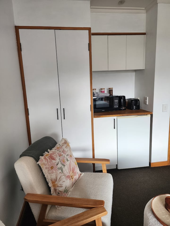 Cozy Fernhill Studio With A View - Queenstown