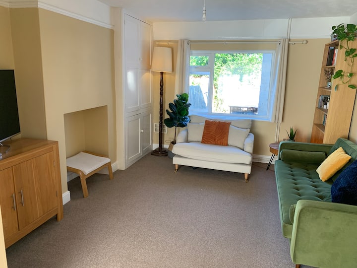 Town Location With X2 Parking - Stamford