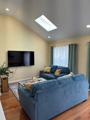 New! Bright & Spacious Apt | Prime Location gallery image 2