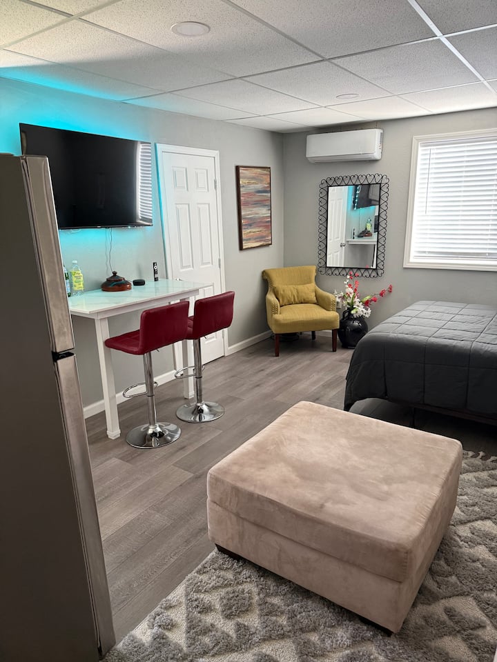 Comfortable Professional Studio - Carson, CA