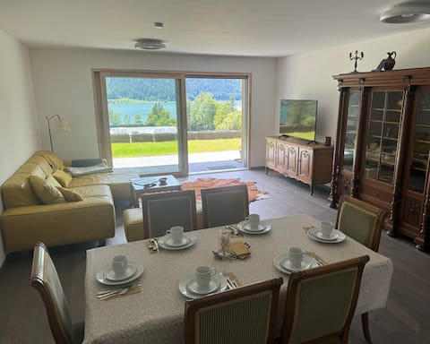 Apartment with lake view