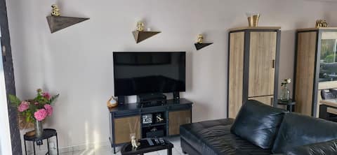 Popular Airbnb listing: Quiet house with enclosed garden, greenway nearby in Bray Dunes