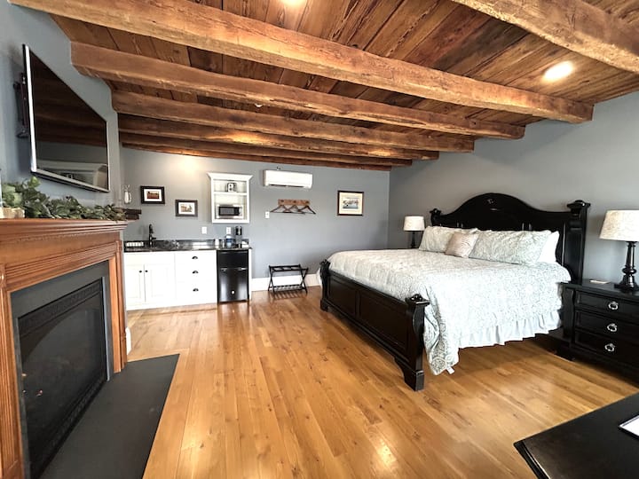 Riverfront, Boutique Inn In Downtown Hermann! - Hermann, MO