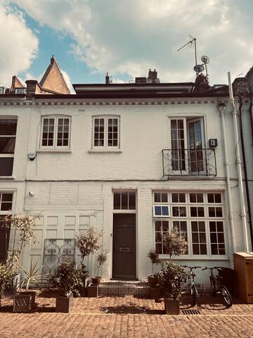 My fancy Mews House gallery image 2