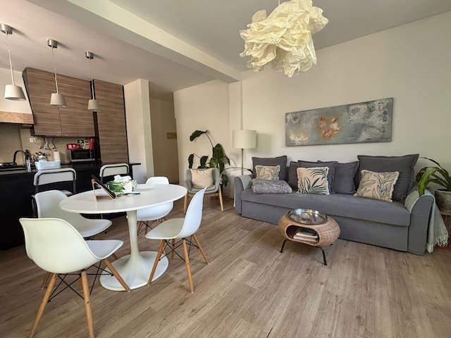 Central Cascais 3 bedroom garden apartment