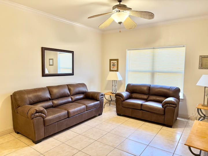 2br Condo, Walk To Beach, Pool, Wifi - Suite B, TX