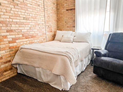 Perfect downtown location! Unit B