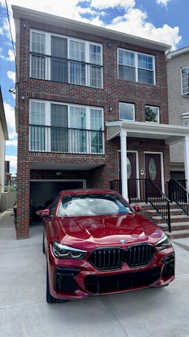 Newark SuperHouse – Perfect for Large Groups