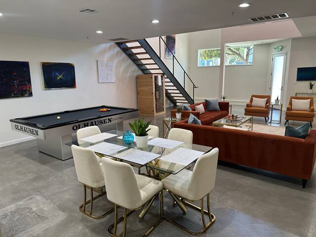 2500 ft² w/ Pool Table, 2 King Bds, Sauna, 85″TV gallery image 3