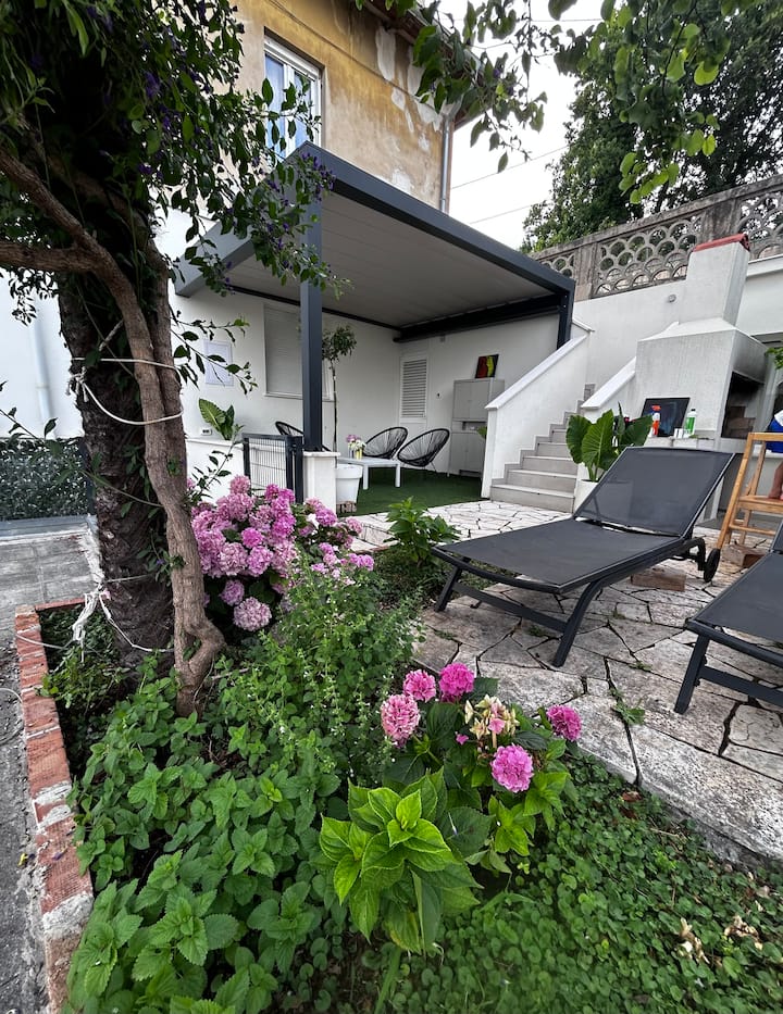 Cozy Accommodation By The Sea - Free Parking - 리예카