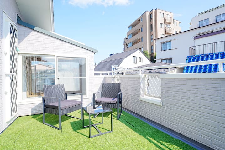 9 mins walk to JR Komagome Sta. / 103 sqm / 7 beds