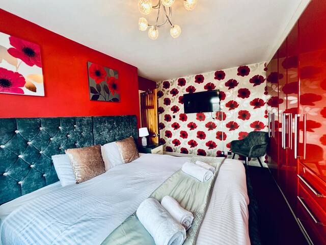 Lovely 7 bed home Prestwich gallery image 4