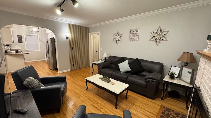 Spacious 2br-50th & France| Walk To Shops & Dining - Minneapolis, MN