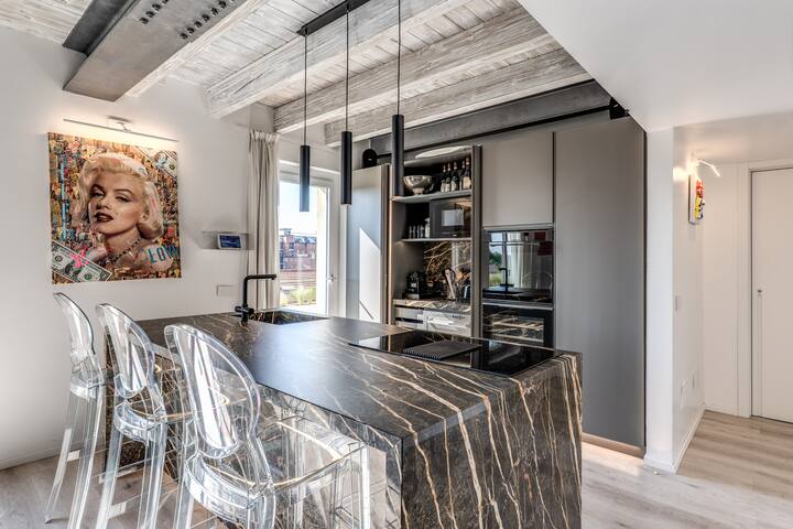 SkyJungle: luxury penthouse private pool and spa gallery image 4