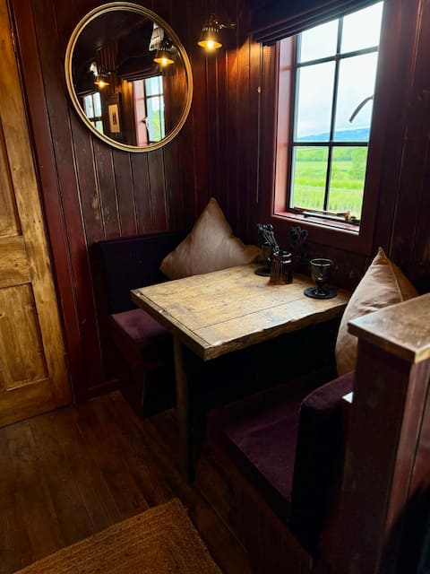 Popular Airbnb listing: Luxury Shepherds Hut with Private Bath Hut in Tewkesbury