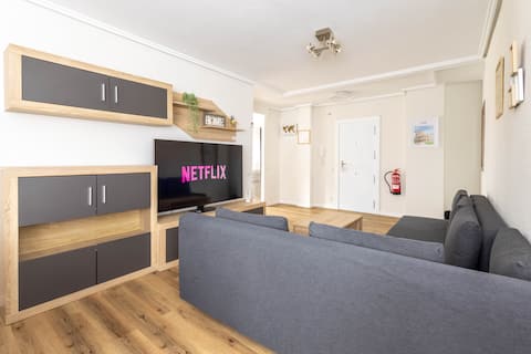 Noja | Private Parking | Wi-Fi | 2 Bathrooms | Sleeps 8