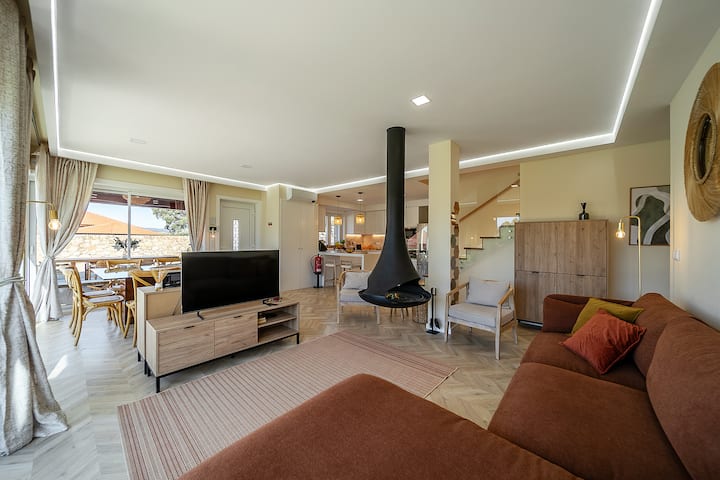Oliveiral Villa - River View Heated Pool & Jacuzzi - Paredes de Coura