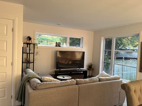 Popular Airbnb listing: House in Quebec City (close to nature and skiing) in La Haute Saint Charles