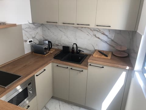 Top performing Airbnb: Adriatic Breeze Studio in Đenovići