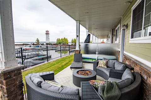 Successful Airbnb property: Water's Edge Escape - Lakehouse on Marina in Sylvan Lake
