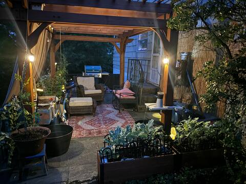 Amazing Large Private Studio!+