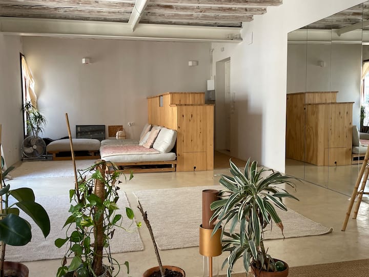 Peaceful And Spacious Flat - Catalonia