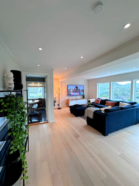 Top Airbnb: Villa near Bergen · Sleeps 11 · Parking for 4 in Laksevåg