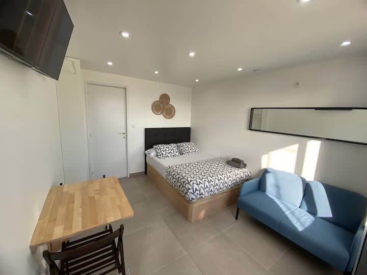 1 ÁTico Nuevo Con Baño Privado Frente Metro - Cornellà de Llobregat
