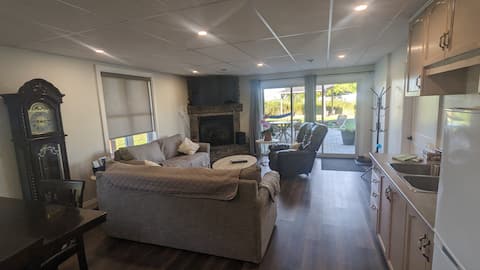 Popular Airbnb listing: Lakebreeze Hideaway in Haldimand County