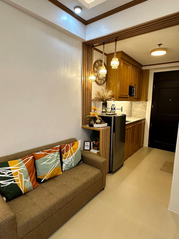 A Wood-themed Home | Paranaque | Free Parking - Parañaque