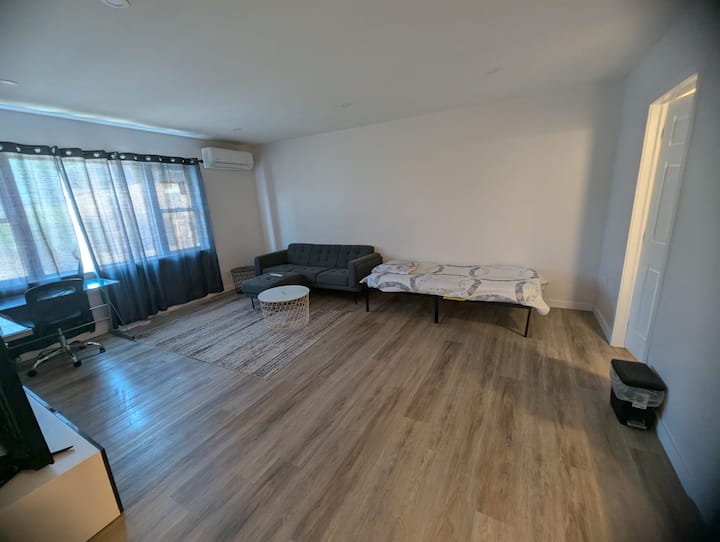 1 Bed 1bath Apt | Close To Windsor-detroit Tunnel - Windsor, Canadá