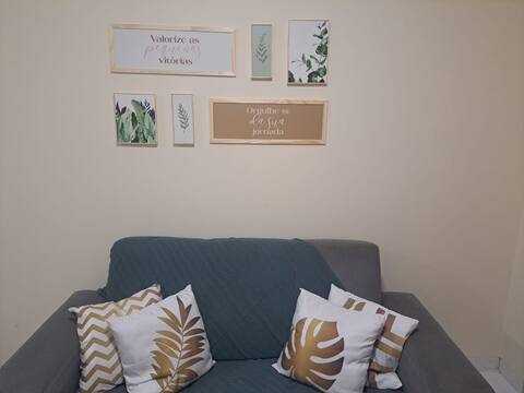Apto cozy, families and staff, well located.
