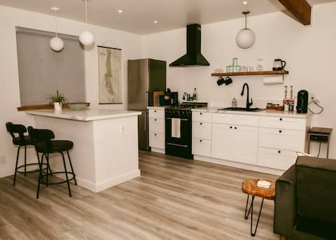 Parkway Grove Cabins Private HotTub & Spa Shower