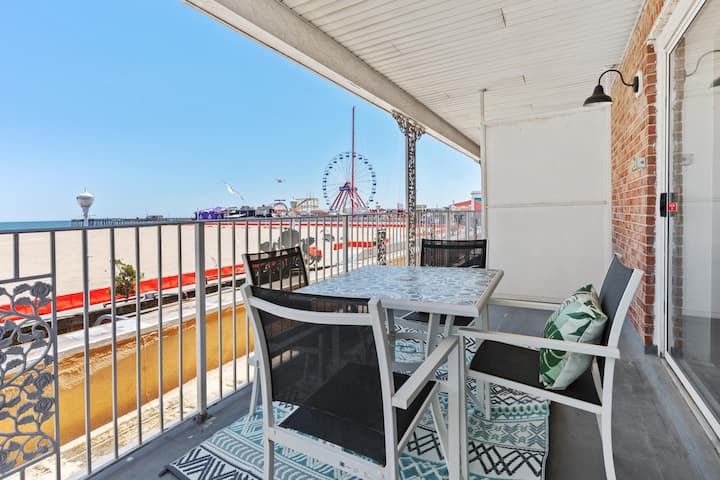 Oceanfront Boardwalk Condo Downtown - Ocean City, MD