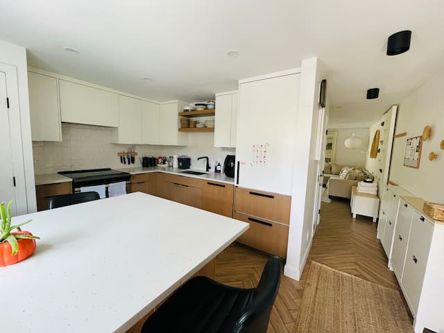 Modern Kitsilano 3bd 2baTownhome