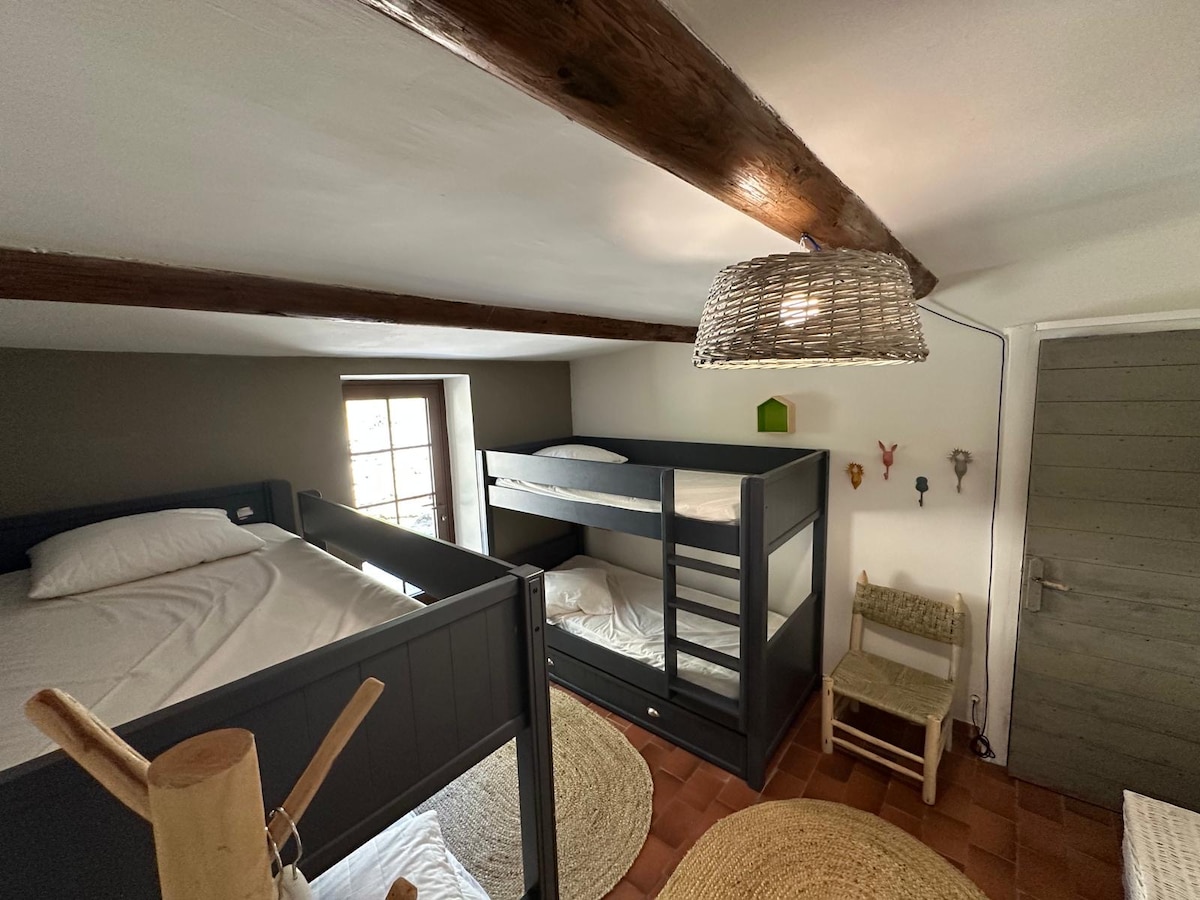 مرحاض خاص ومغسلة