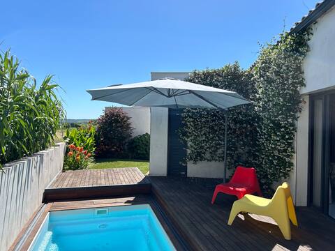 Air-conditioned villa with pool