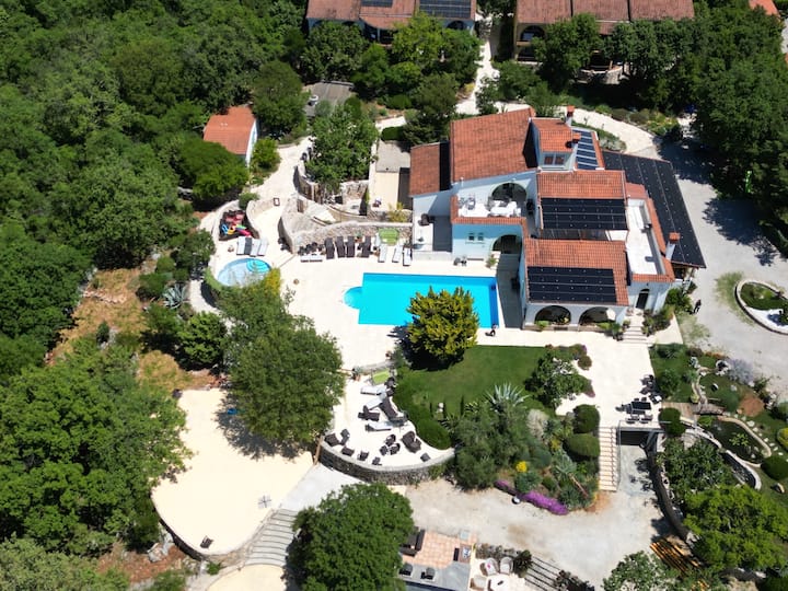 Lotus Resort Apt 9 Private Balcony Shared Pools 4* - Cres