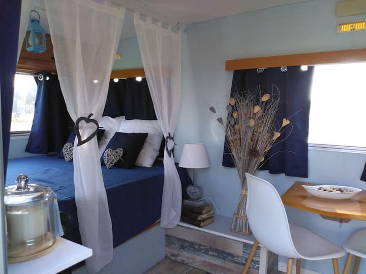 Caravane "Seventies" Avec Jacuzzi Privatif - Lapalisse