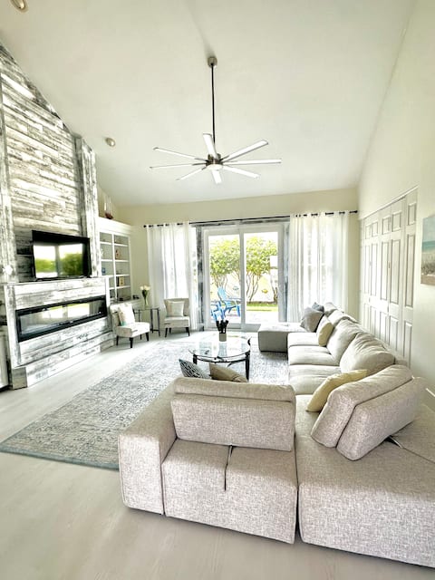 Top performing Airbnb: 5m 2beach + pickleball + free bikes + ping pong + pool + jacuzzi in Miramar Beach
